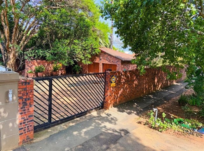 For Sale: Spacious Oaklands house with pool, study, double garage, and staff accommodation.