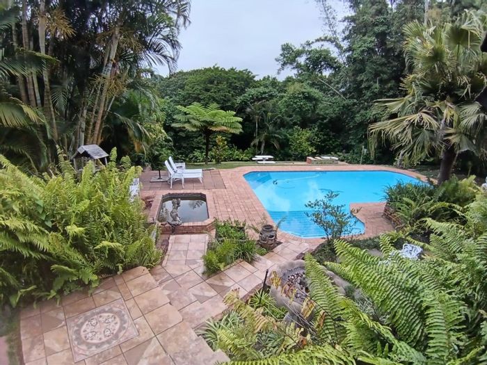 5-Bedroom House with Flatlet, Pool, and Garden in Meer En See - For Sale