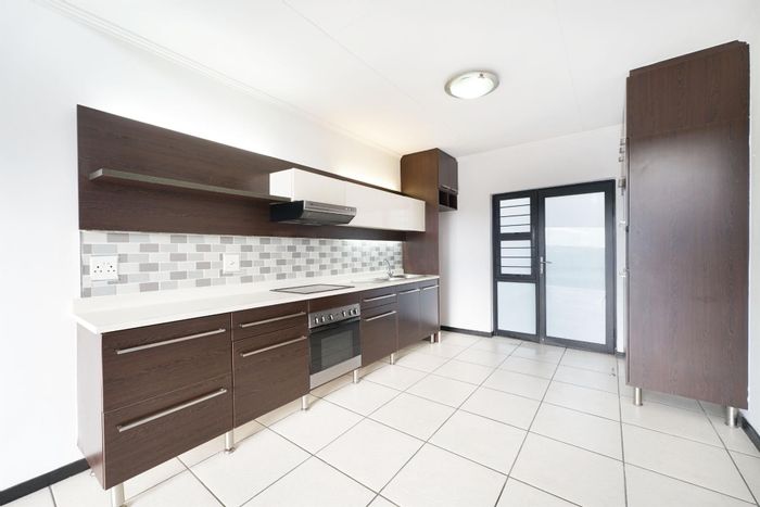 For Sale: 2-Bedroom Apartment in Douglasdale with Pool, Gym, and Security.