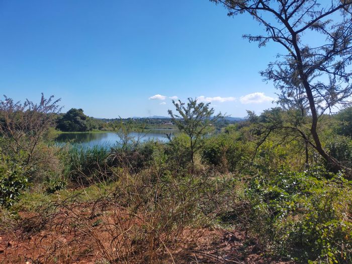Versatile 10,000m2 farm for sale in Thohoyandou Rural with irrigation and riverfront.