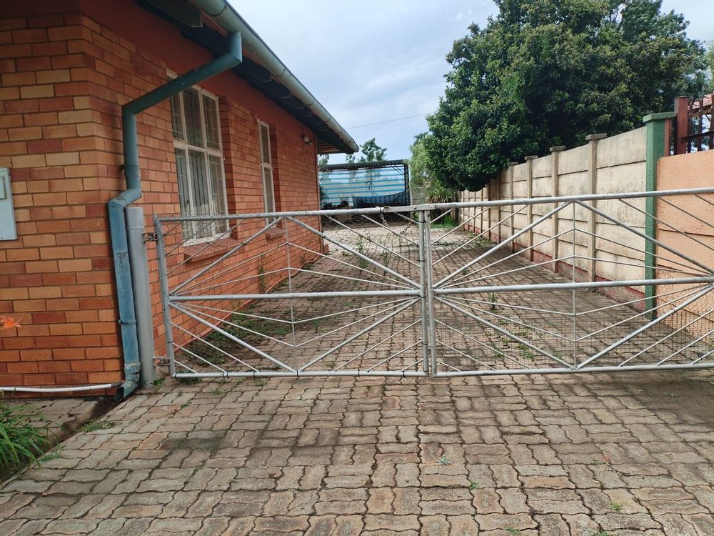 2nd Gate towards back Yard