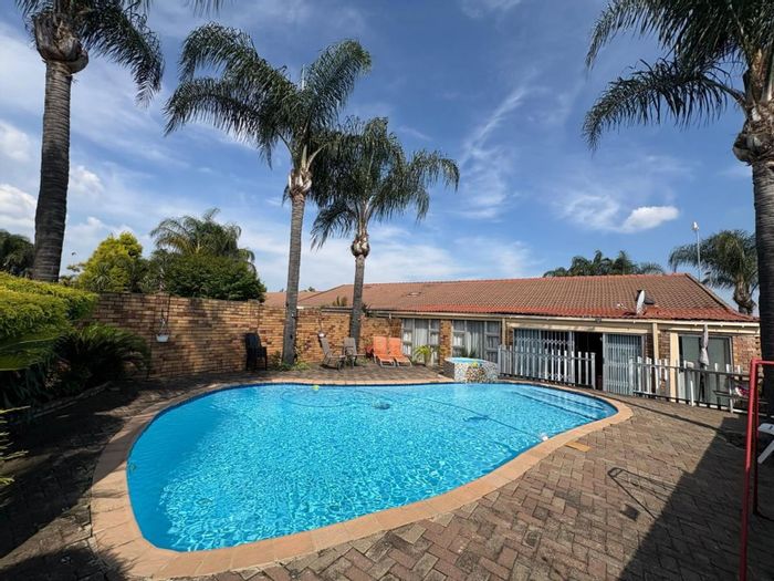 For Sale: Corner Townhouse in Huttenheights with Pool, Garage, and Outdoor Living.