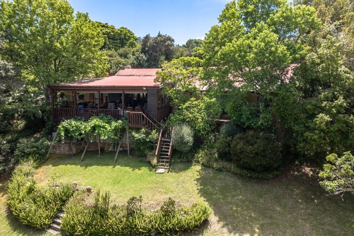 Spacious Hunters Home house with 5 bedrooms, pool, and self-contained flat for sale.