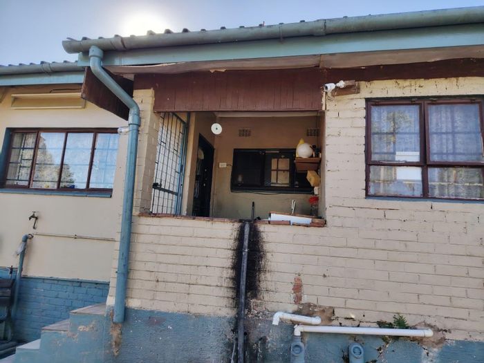 For Sale: Spacious 12-bedroom house in Raisethorpe with multiple kitchens and parking.