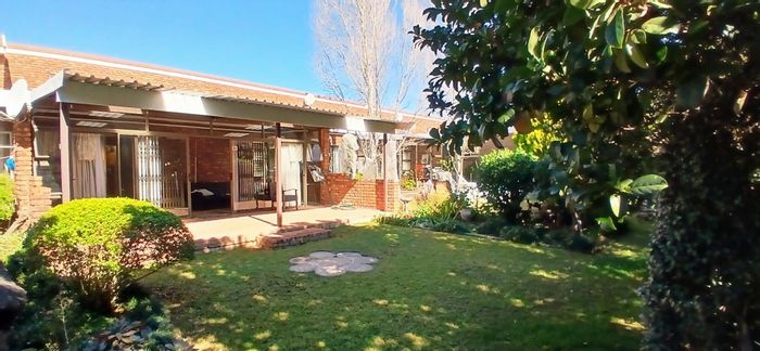 Oudorp Apartment For Sale: 1-bedroom, secure living, amenities include braai area and garden.