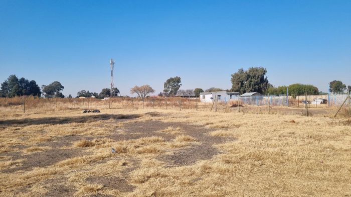 Sesfontein Farm For Sale: 10.9ha with rental income and industrial potential.