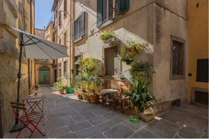 For Sale: House in Sitari Country Estate with 5 beds, en-suites, and central location.