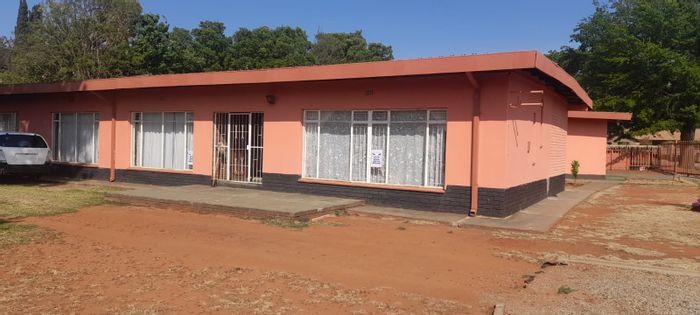 Spacious 4-bedroom house with double garage in Stilfontein Central, For Sale.