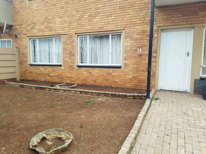 2-Bedroom Apartment For Sale in Stilfontein Central with garden and convenient amenities.