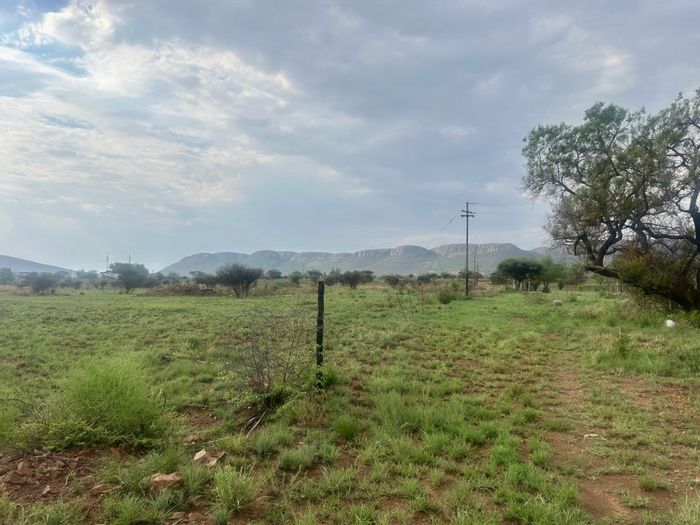 Kameeldrift West Farm For Sale: 4-bed home, solar, boreholes, and farming potential.