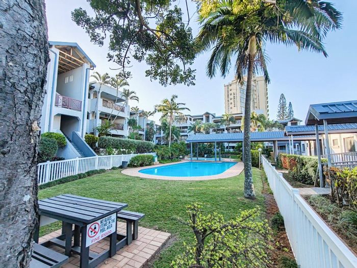 Ballito Central Apartment For Sale: 3 Bedrooms, pools, beach access, and parking.