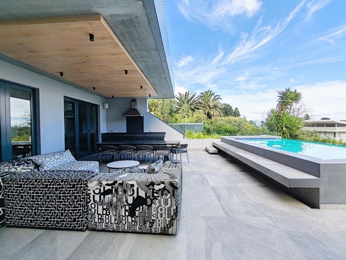 Camps Bay House For Sale: 6 Bedrooms, Pool, Views, Secure Living, Furnished.