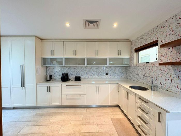 For Sale: 3-Bedroom Apartment in La Lucia with Ocean Views and Security Features.