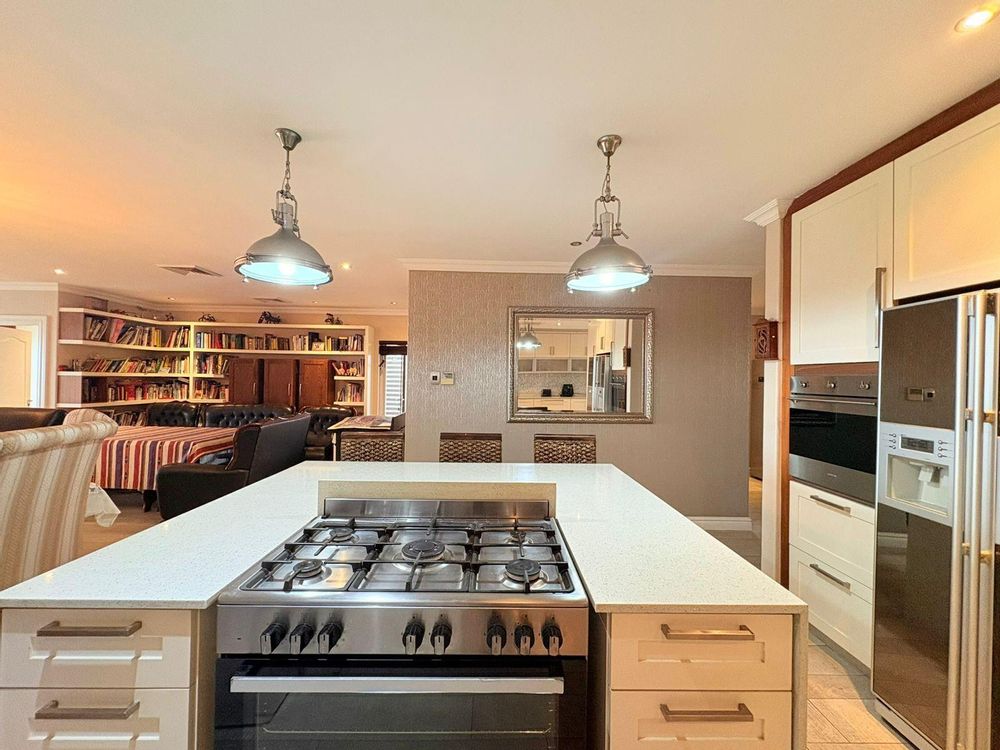 Gas Hob with large Island