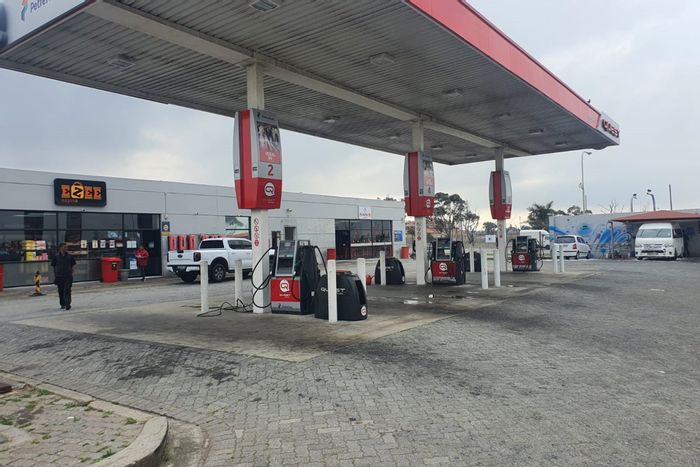 Retail property in Gelvandale for sale with secure national tenant and multiple revenue streams.