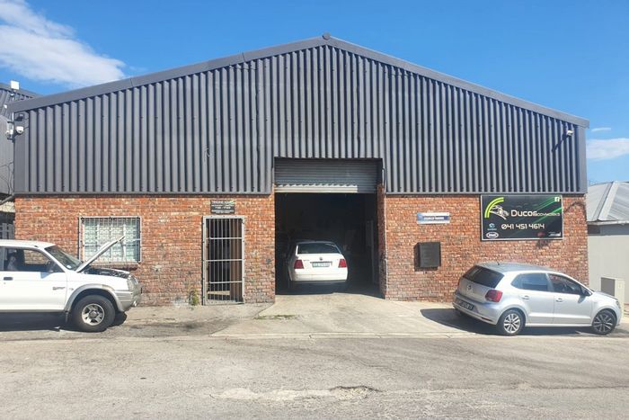 House in Sidwell To Rent: Spacious layout, air-conditioned office, secure location.