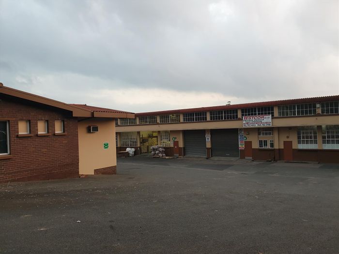 To Rent: House in Alexander Park with exclusive yard, ample power, and truck access.