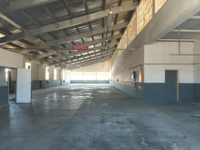 New Germany House To Rent: Spacious with ample parking, office, and security features.