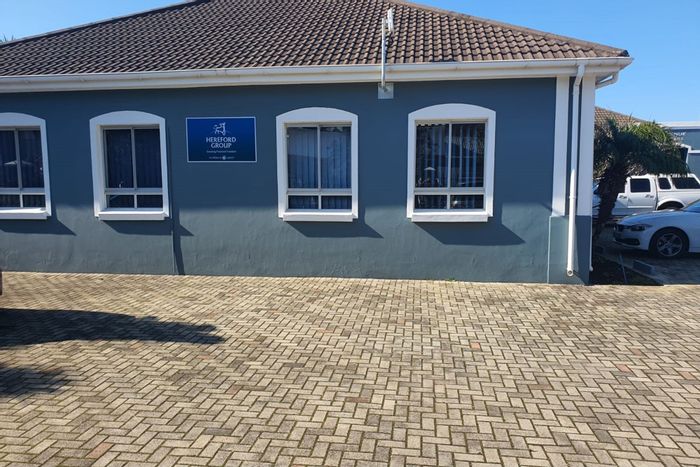 Office To Rent in Newton Park: 203m2, secure parking, air-conditioned offices, boardroom.