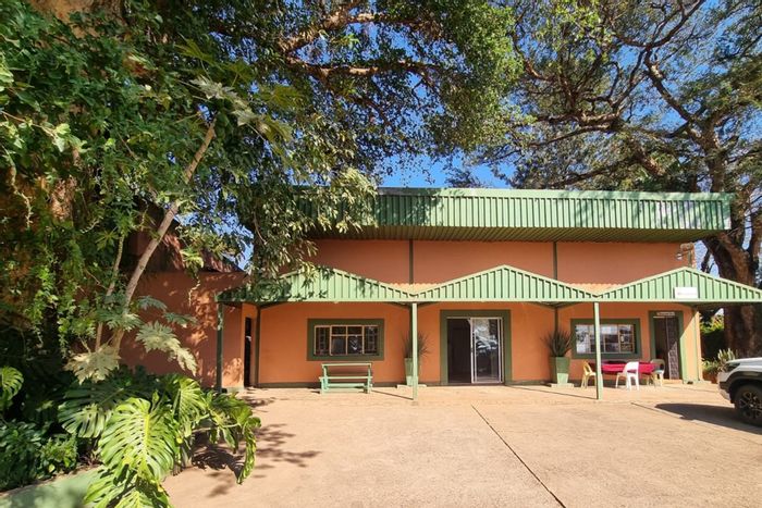 Thohoyandou Guest House For Sale: 18 rooms, conference facilities, pool, and parking.