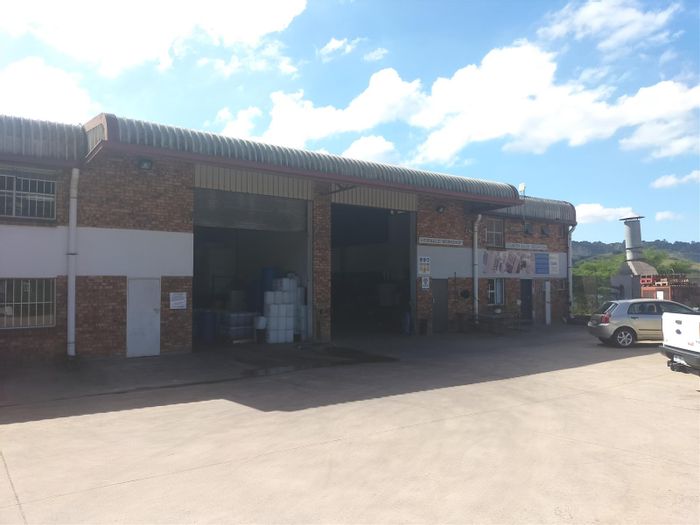 Westmead House To Rent: 4 bathrooms, office space, ample power, and truck access.