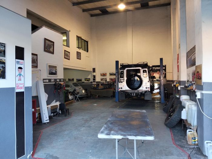 House To Rent in Springfield Park: 241 m² with secure parking and workshop space.