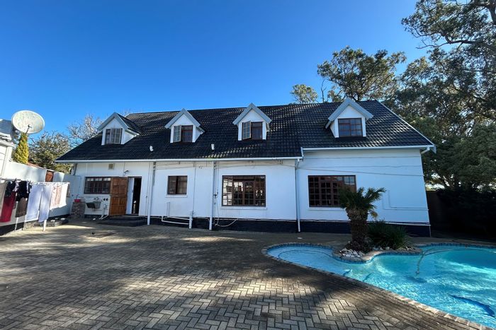 For Sale: Retail property in Walmer with ample parking and redevelopment potential.