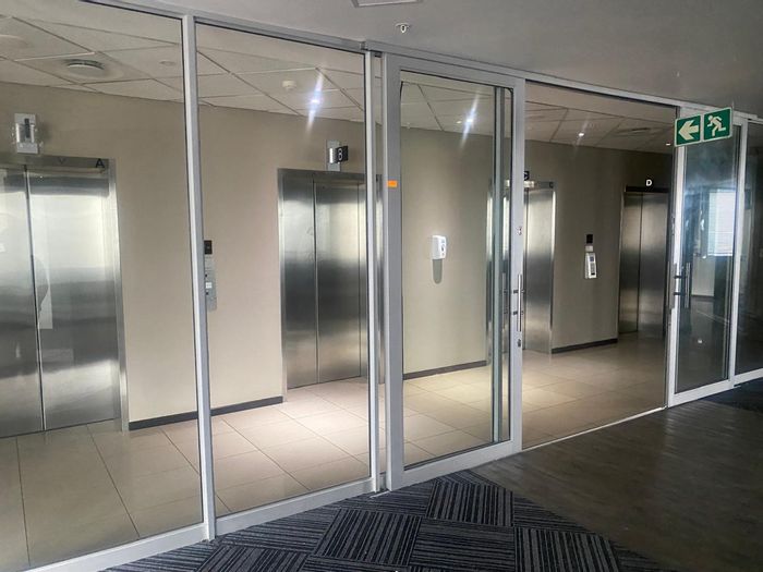 Office To Rent in Cape Town City Centre: A-Grade, move-in ready, great views.