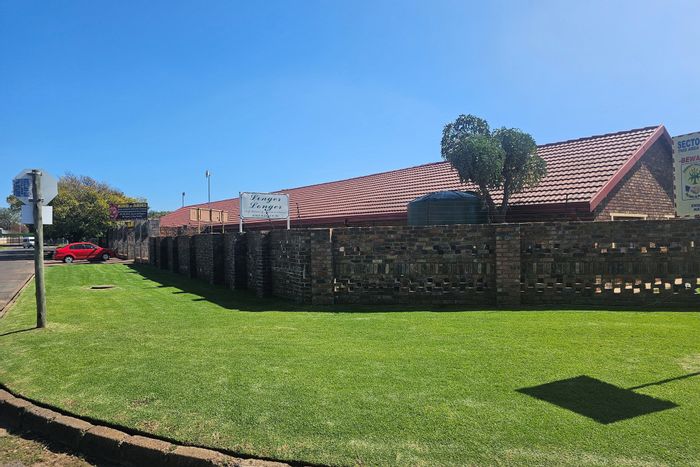 Retail property for sale in Del Judor with rental flats and secure parking.