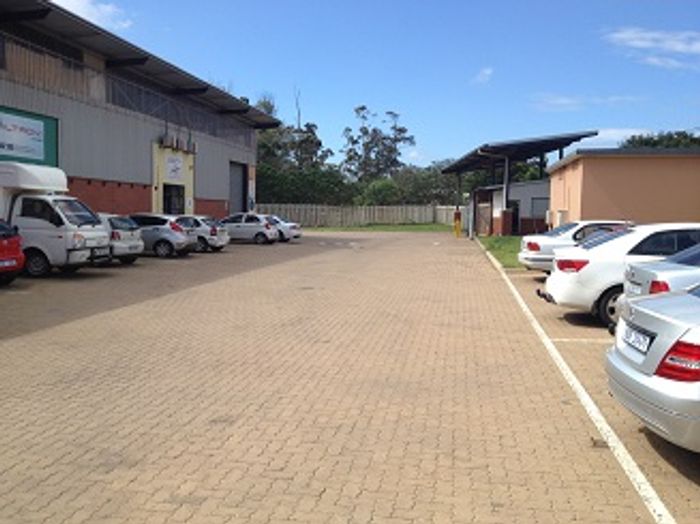 House To Rent in Mount Edgecombe Central: 414 sqm, security, ample parking, available 1 Sept.