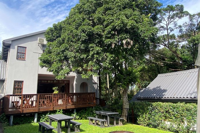 Lodge for Sale in Meer En See: 15 beds, beach access, versatile layout.