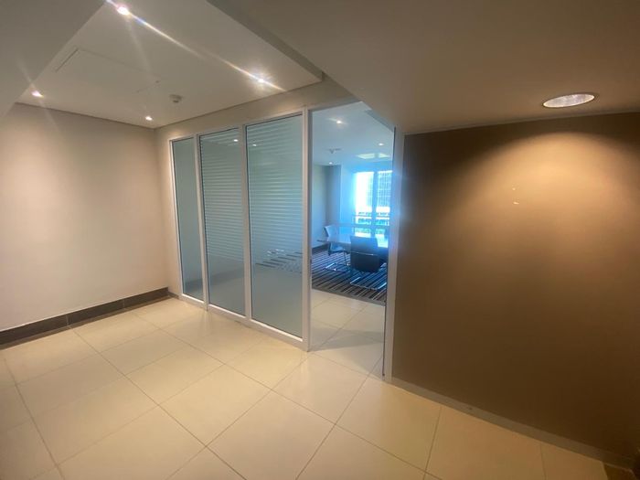 To Rent: 570m² Office on Foreshore with balconies, kitchen, and secure parking.