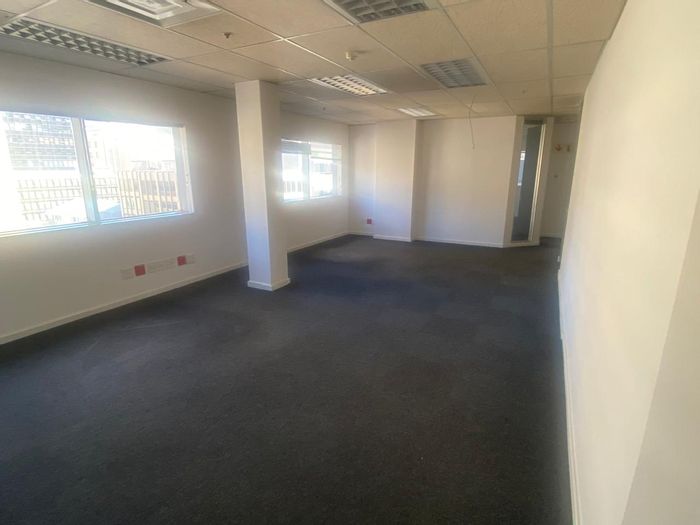 To Rent: 1000m2 Office in Cape Town City Centre with 24/7 access and security.