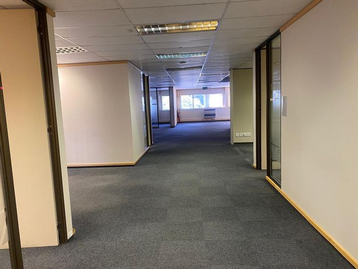 Office space to rent in Cape Town City Centre, 2372m², 24/7 access, secure parking.