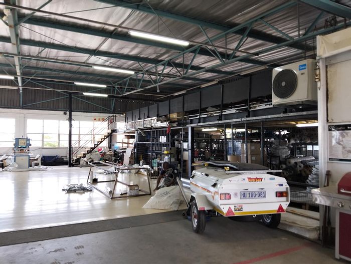 House To Rent in Westmead: Spacious layout, office space, and convenient amenities.