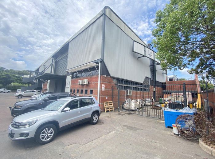 House to Rent in New Germany: 24-hour security, exclusive yard, ample office space.