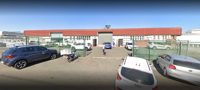 New Germany House To Rent: Secure, spacious with 3-phase power and super link access.