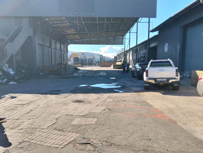 Industrial space to rent in Rossburgh: ample parking, roller doors, 3-phase power.