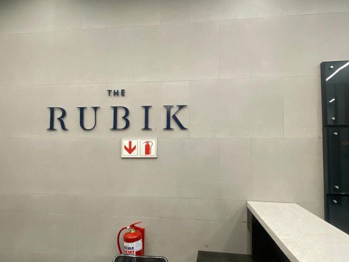 Retail space to rent in Cape Town City Centre, prime location with excellent exposure.