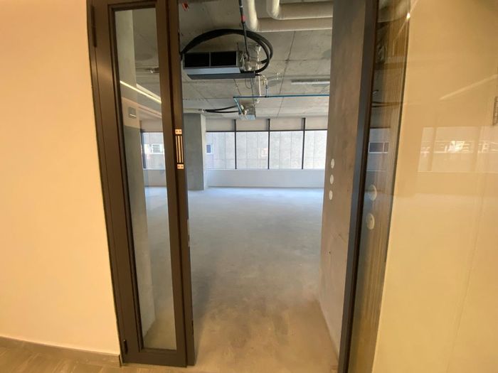 Prime 704m2 office in Cape Town City Centre, P-Grade, to rent.