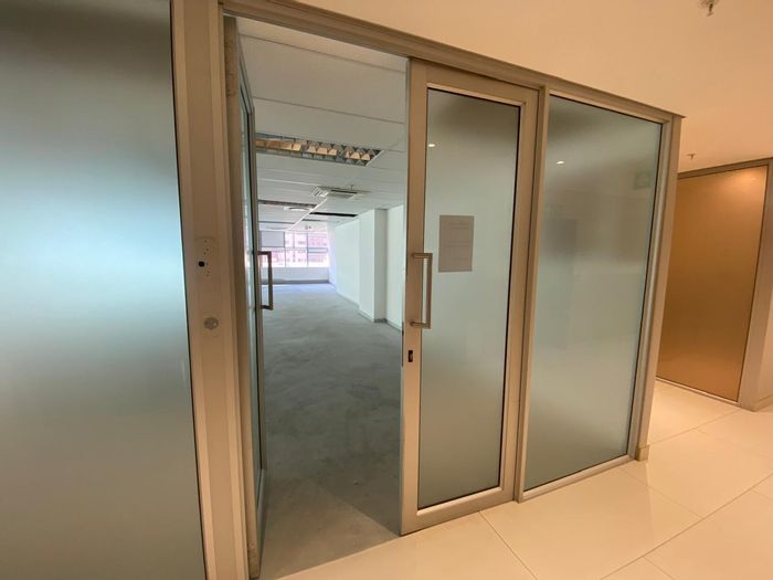 To Rent: 360m2 office in Cape Town City Centre, 24/7 access, secure parking.