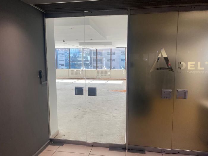 Office To Rent in Cape Town City Centre: Fully fitted, secure, great views, parking.