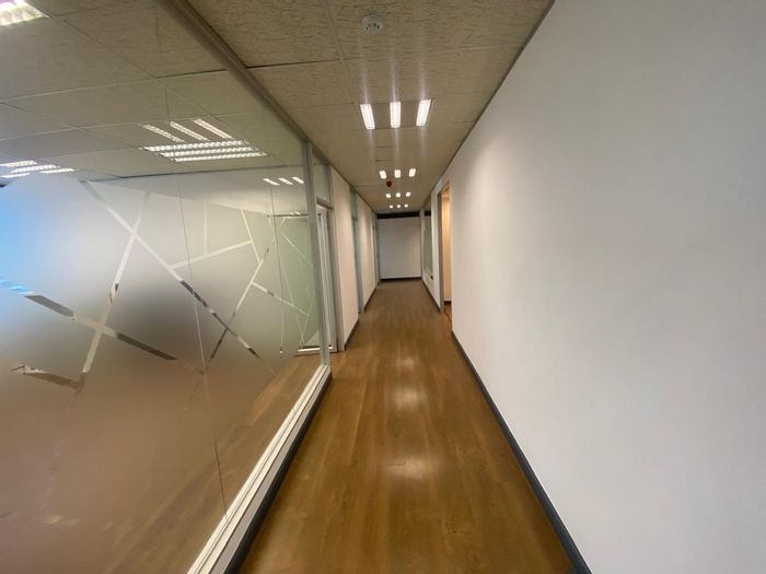 To Rent: 387m² Office in Cape Town City Centre with security and parking.