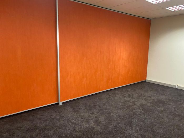 To Rent: 435m² office in Cape Town City Centre with secure parking and 24/7 access.