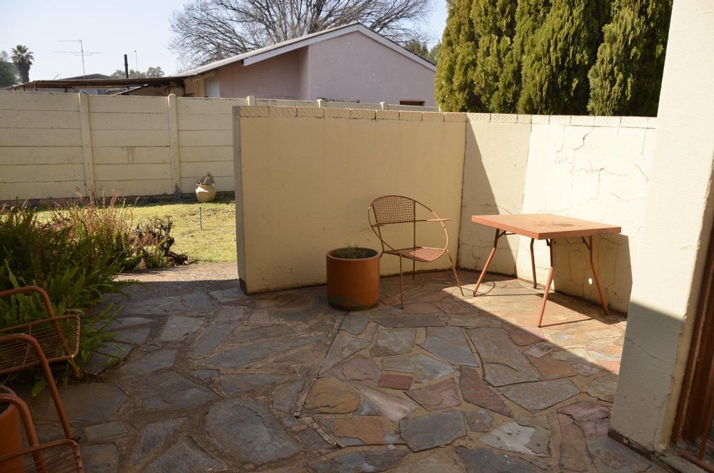 Flatlet outside seating area