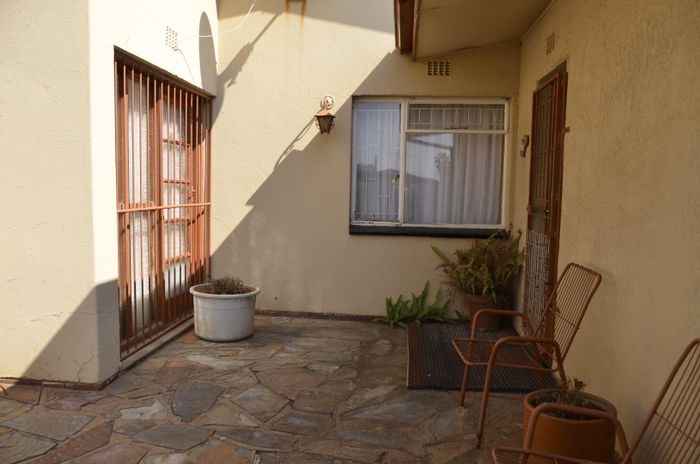 For Sale in Meyerton Park: 3-bedroom house with flatlet, borehole, ample parking.