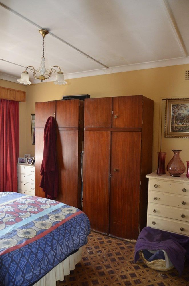 House bedroom 2 with loose cupboards