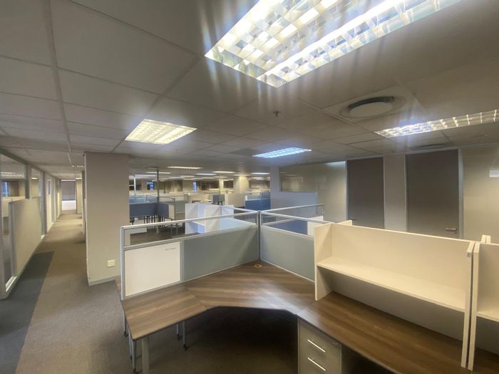 To Rent: Office in Cape Town City Centre with 24/7 access and secure parking.