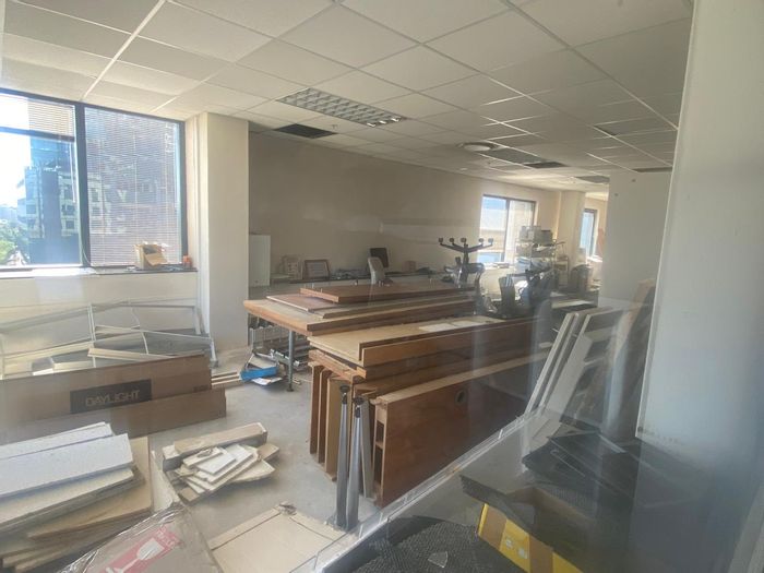 Office To Rent in Cape Town City Centre: 366m², great views, prime location.
