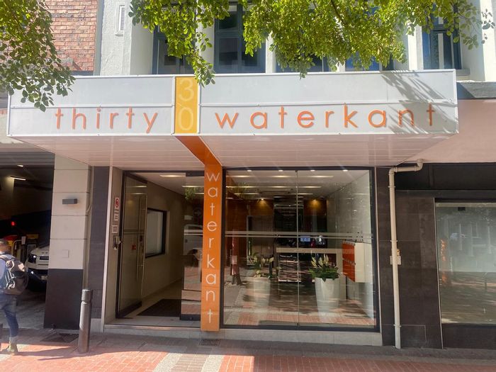 335m² Office space in Cape Town City Centre, 24/7 access, secure parking.